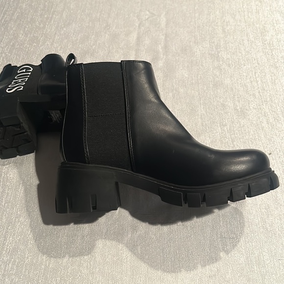 Guess Women’s Leather Ankle Moto Combat Boot w/ Chunky Heel Size 7 Like new - Picture 6 of 15